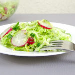 Весенний салат с пикантной заправкой