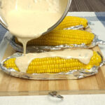 Запечённая кукуруза в фольге в духовке под пикантным соусом
